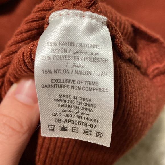 Ardene Rust Off-the-Shoulder Sweater large - Picture 3 of 3